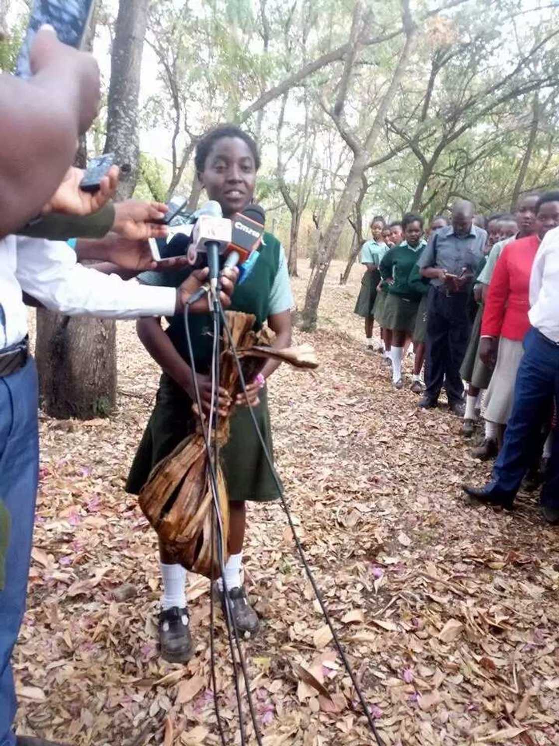Kenyan girl who made shopping bag from banana fritters appointed Environment Ambassador Kenyan girl who made shopping bag from banana fritters appointed Environment Ambassador