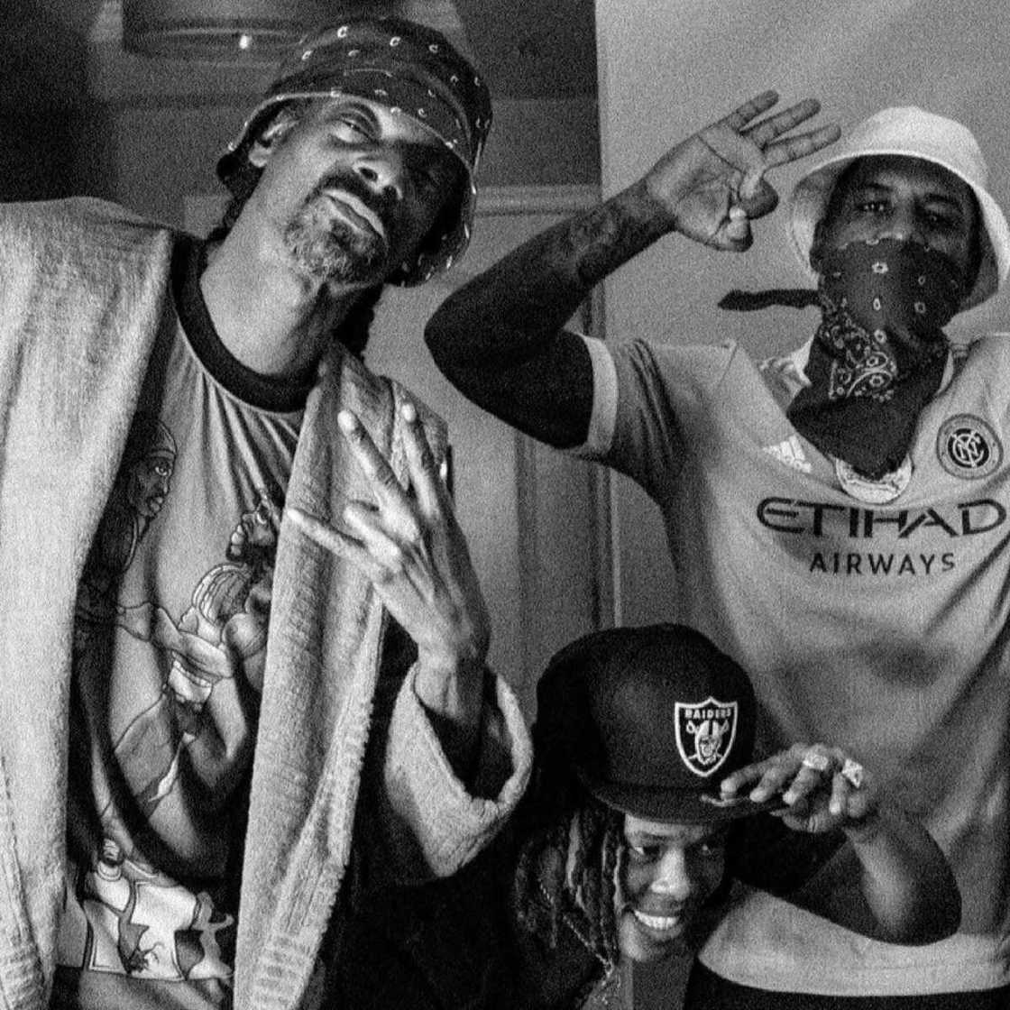 Nasty C hangs out with Snoop Dogg and fans completely lose their minds Nasty C hangs out with Snoop Dogg and fans completely lose their minds