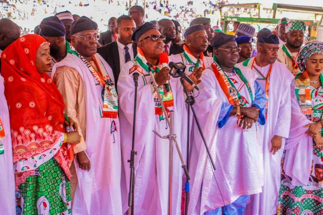 Shugaban PDP na kasa yayin gabatar da jawaban sa a Taraba Shugaban PDP na kasa yayin gabatar da jawaban sa a Taraba