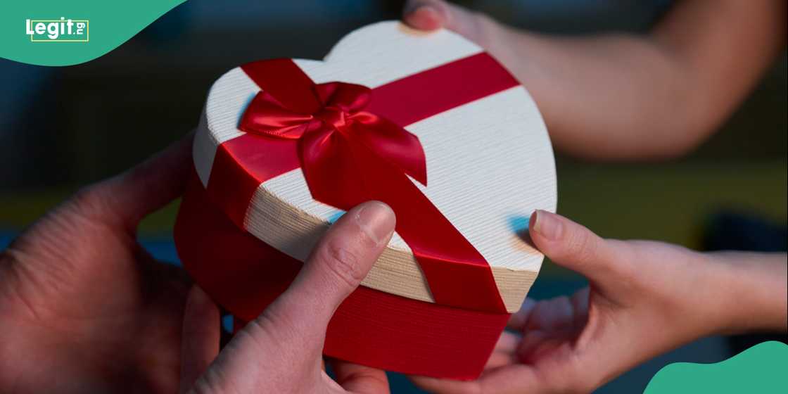 Nigerian lover sends a bomb gift to rival on Valentine's Day Nigerian lover sends a bomb gift to rival on Valentine's Day