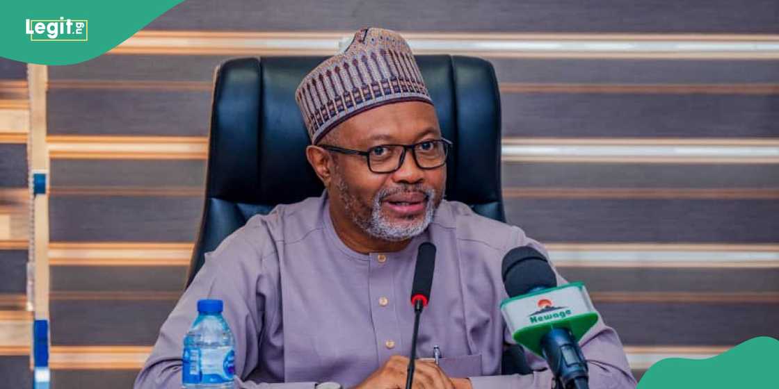 Breaking news: EFCC detains hajj commission chairman over alleged mismanagement of multi-million naira fund Breaking news: EFCC detains hajj commission chairman over alleged mismanagement of multi-million naira fund