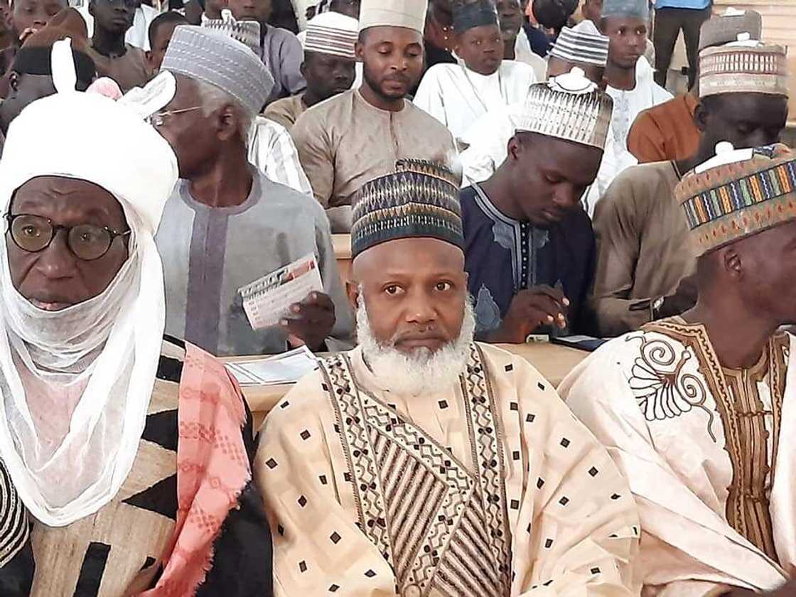 Bara daban, Almajiranci daba - Shehin Malami Dakta Mansur Sokoto ya yabawa dokar hana bara Bara daban, Almajiranci daba - Shehin Malami Dakta Mansur Sokoto ya yabawa dokar hana bara