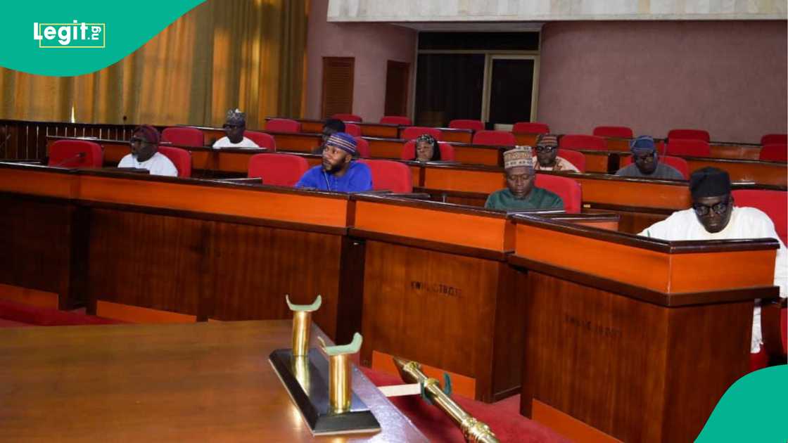 Majalisar dokokin jihar Kwara ta dakatar da dan majalisa da aka gano ya nadi zaman sirri. Majalisar dokokin jihar Kwara ta dakatar da dan majalisa da aka gano ya nadi zaman sirri.