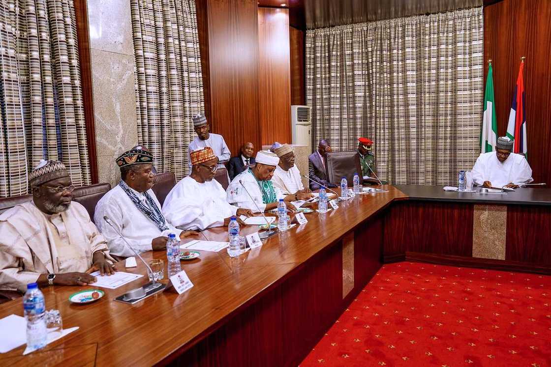 Buhari ya gana da ministocinsa a lokacin mulkin soja daga 1984 zuwa 1985 Buhari ya gana da ministocinsa a lokacin mulkin soja daga 1984 zuwa 1985