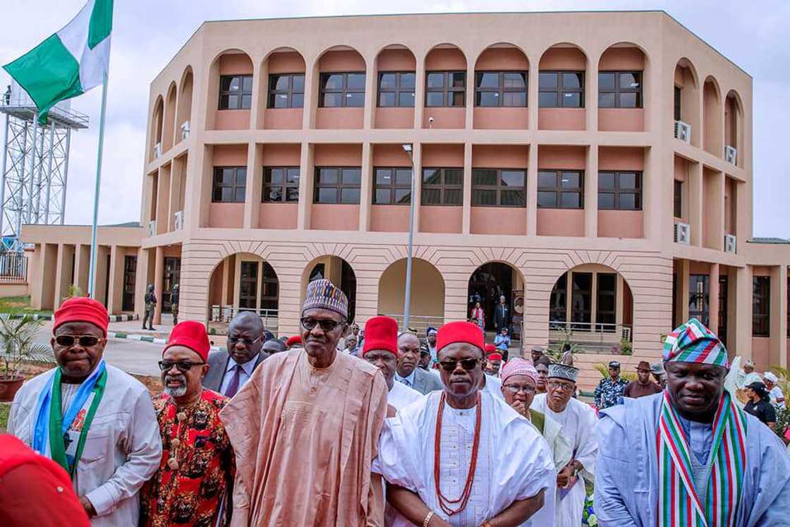 Mutane sunyi tururuwa zuwa wurin kaddamar da yakin neman zaben Buhari a Enugu, hotuna Mutane sunyi tururuwa zuwa wurin kaddamar da yakin neman zaben Buhari a Enugu, hotuna