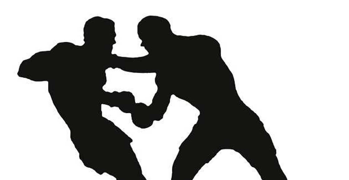 Iko sai Allah: Bidiyon matasa 2 suna ba hammata iska a cikin jirgin sama Iko sai Allah: Bidiyon matasa 2 suna ba hammata iska a cikin jirgin sama