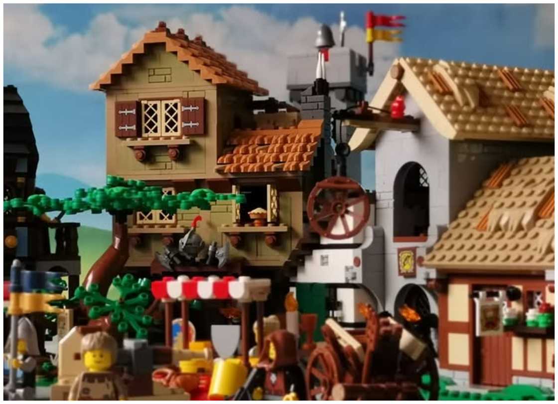 LEGO Icons Lion Knight's Castle LEGO Icons Lion Knight's Castle