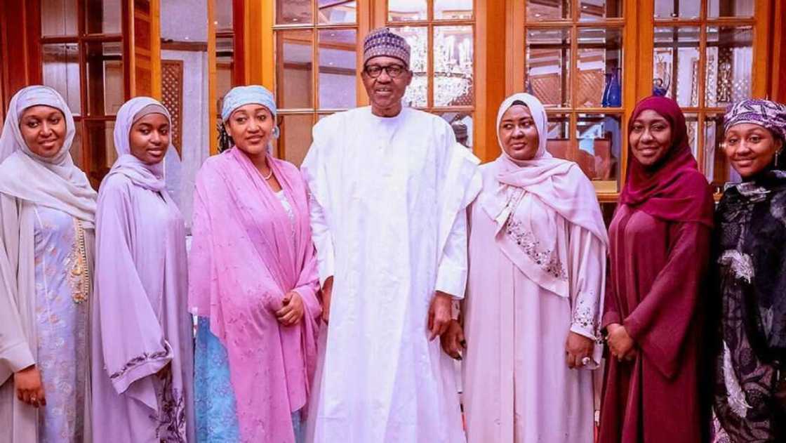 Muhammadu Buhari da iyalinsa Muhammadu Buhari da iyalinsa