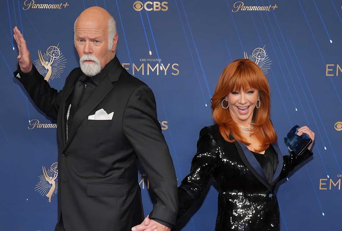 Rex Linn and Reba McEntire share a dance on the Emmy Awards red carpet Rex Linn and Reba McEntire share a dance on the Emmy Awards red carpet