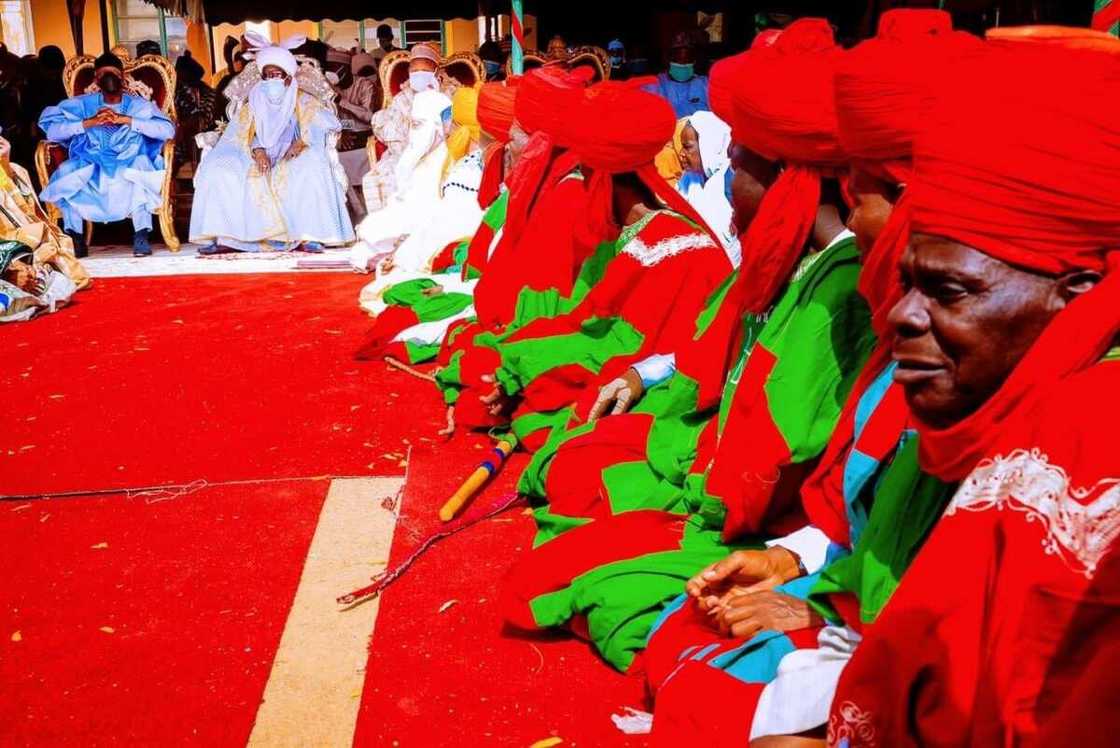 Hotunan yadda nadin sarautan Yusuf Buhari ya gudana a garin Daura Hotunan yadda nadin sarautan Yusuf Buhari ya gudana a garin Daura