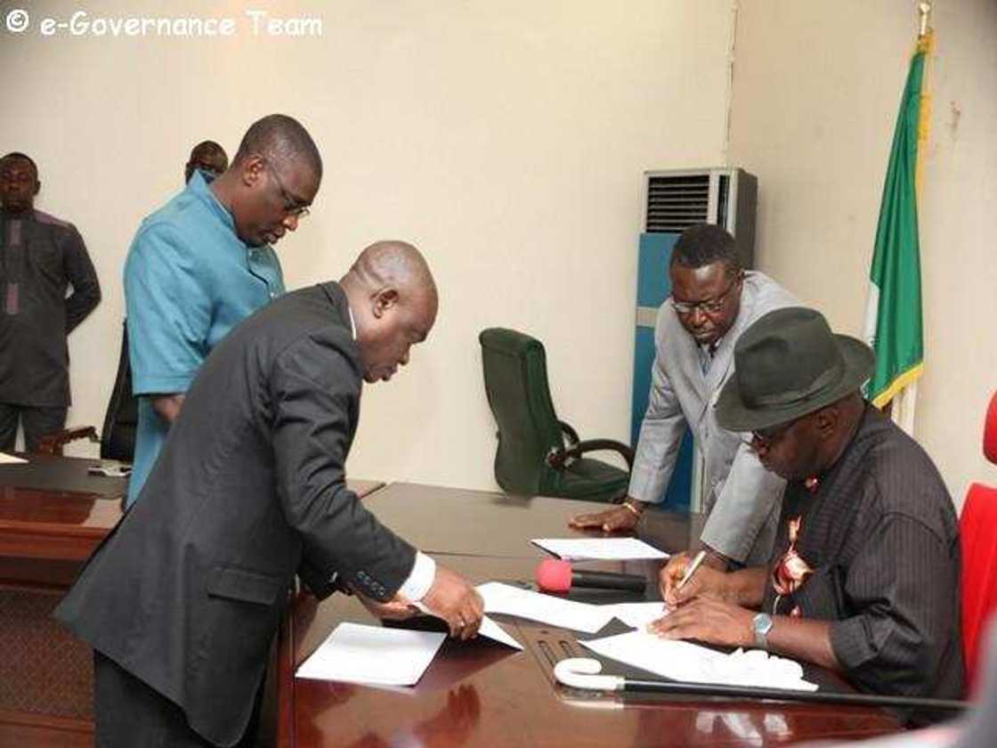 Gwamnatin Bayelsa ta kafa dokar hana makiyaya kiwo a faɗin jihar Gwamnatin Bayelsa ta kafa dokar hana makiyaya kiwo a faɗin jihar