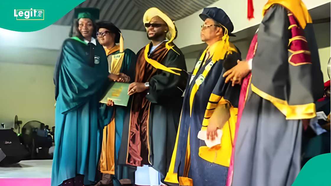 Clifford University graduate meets Davido at convocation Clifford University graduate meets Davido at convocation