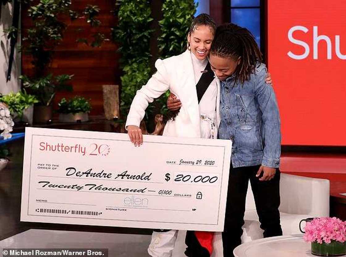 Deandre Arnold: Ellen, Alicia Keys surprise suspended student with N7.2m for college Deandre Arnold: Ellen, Alicia Keys surprise suspended student with N7.2m for college