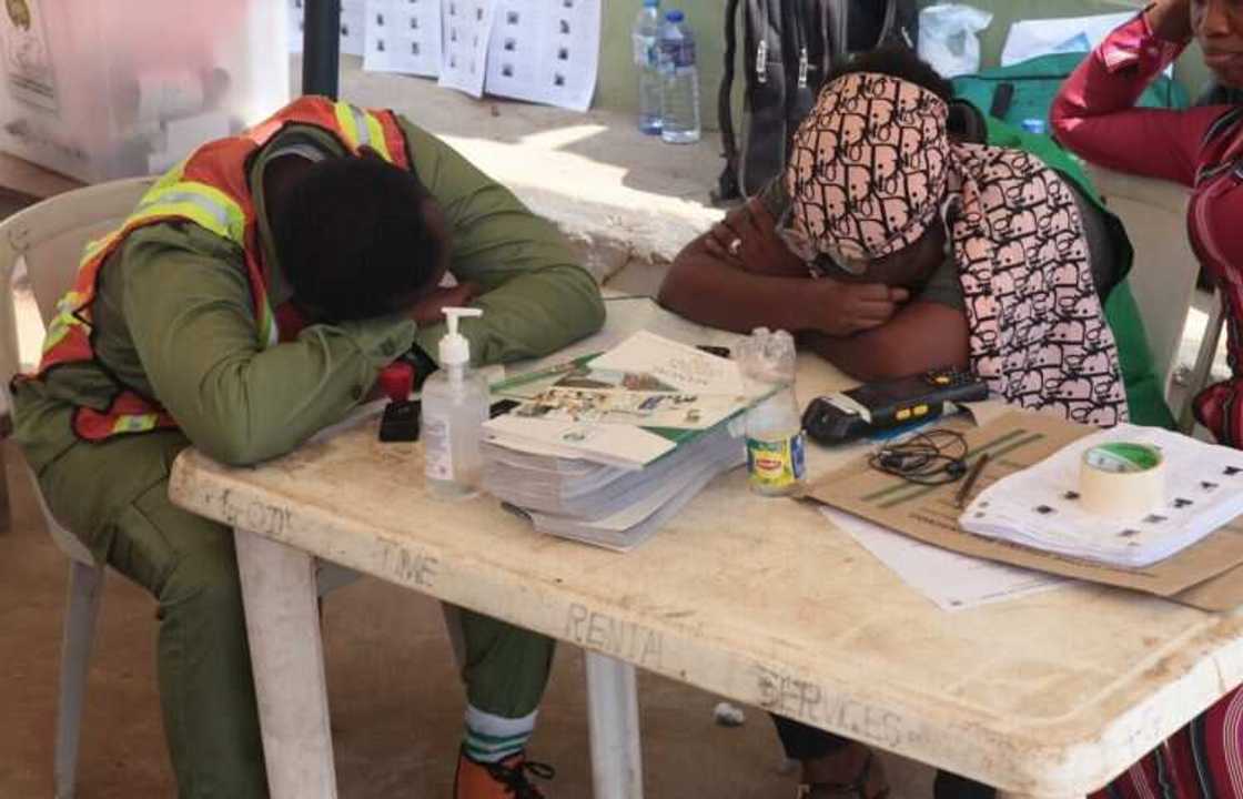 Ina mutanen suke ne? Ma'aikatan INEC na diban minshari saboda an kauracewa zabe Ina mutanen suke ne? Ma'aikatan INEC na diban minshari saboda an kauracewa zabe