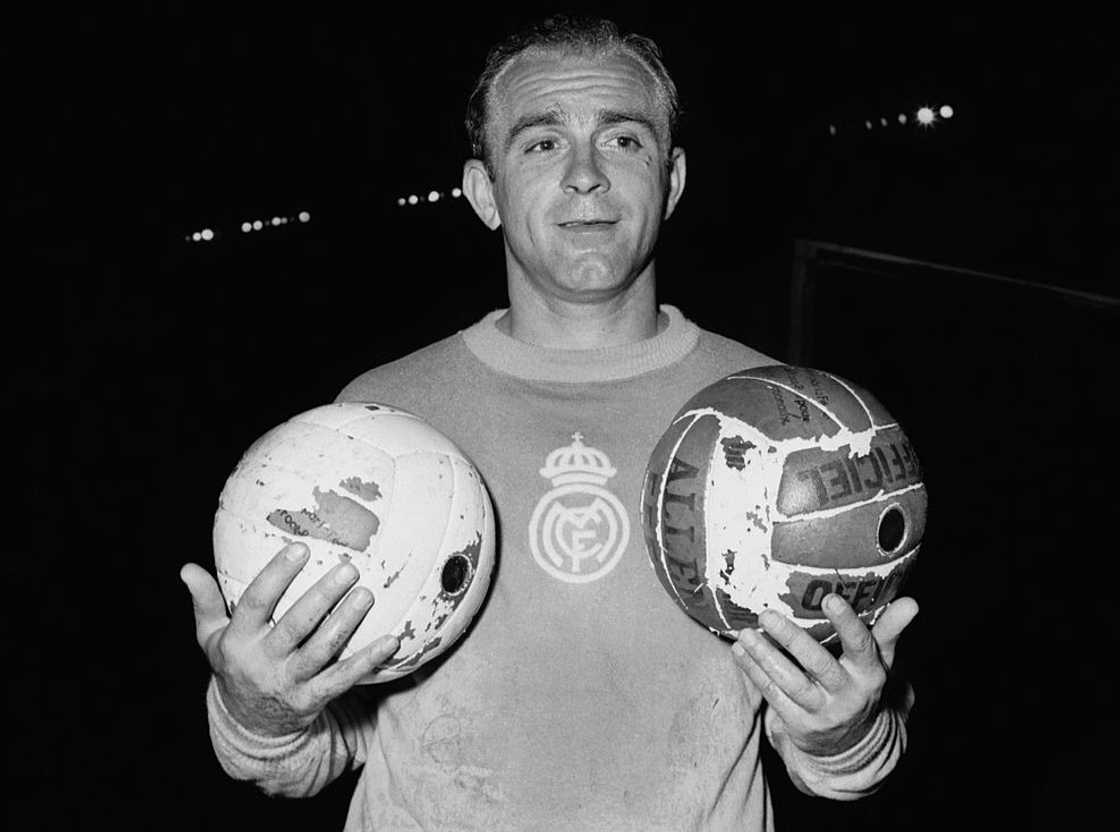 Alfredo Di Stéfano of Real Madrid FC looks on before the start of a football match Alfredo Di Stéfano of Real Madrid FC looks on before the start of a football match
