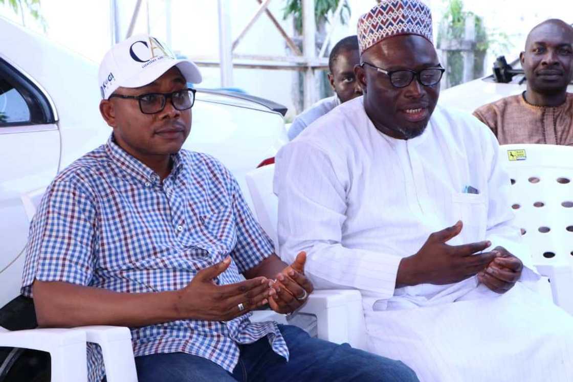 Ozi tareda ɗan takarar gwamnan APC a Kogi, Ododo. Ozi tareda ɗan takarar gwamnan APC a Kogi, Ododo.