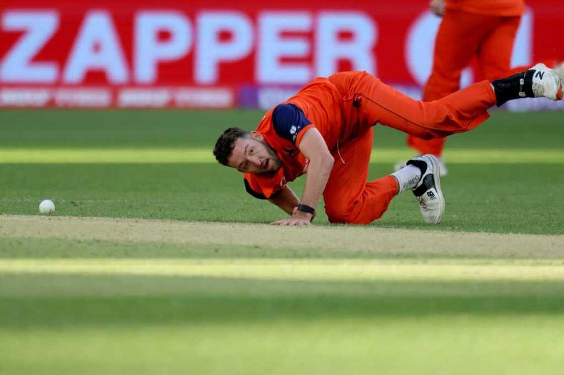 Netherlands' Paul van Meekeren dives to field the ball against Zimbabwe Netherlands' Paul van Meekeren dives to field the ball against Zimbabwe
