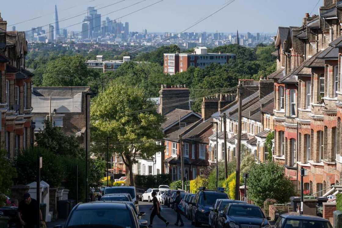 Cost of relocating to UK for a Nigerian Cost of relocating to UK for a Nigerian