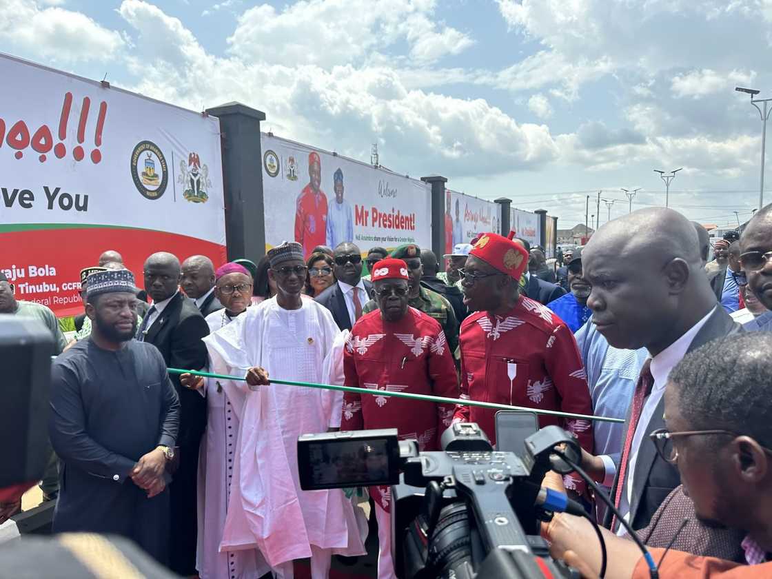 Shugaba Bola Tinubu ya kaddamar da muhimman ayyuka a Anambra Shugaba Bola Tinubu ya kaddamar da muhimman ayyuka a Anambra
