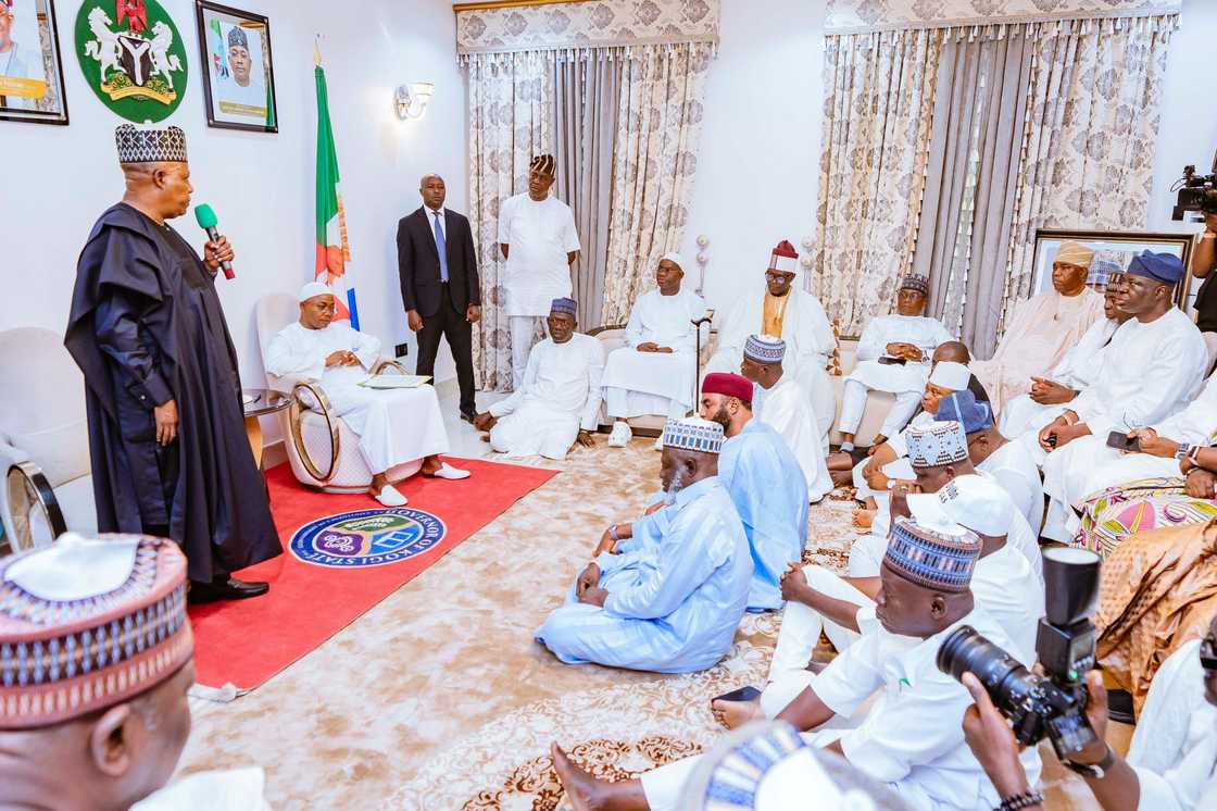 Tawagar gwamnatin tarayya yayin ta'aziyya a Kogi Tawagar gwamnatin tarayya yayin ta'aziyya a Kogi