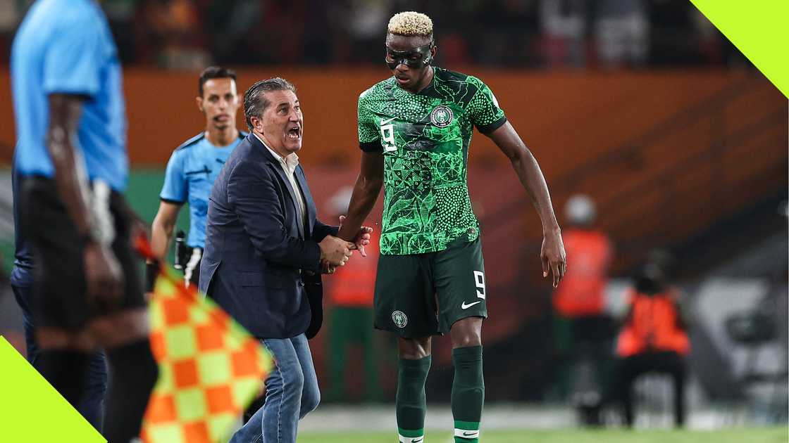 Jose Peseiro speaking to Victor Osimhen during AFCON 2023.