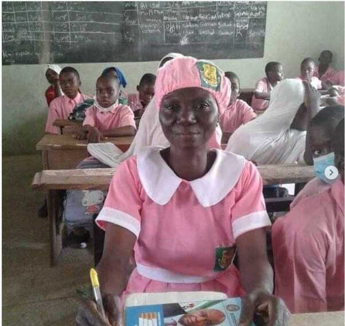 Joy as 50-year-old Nigerian woman starts secondary school, strikes a pose in secondary school Joy as 50-year-old Nigerian woman starts secondary school, strikes a pose in secondary school