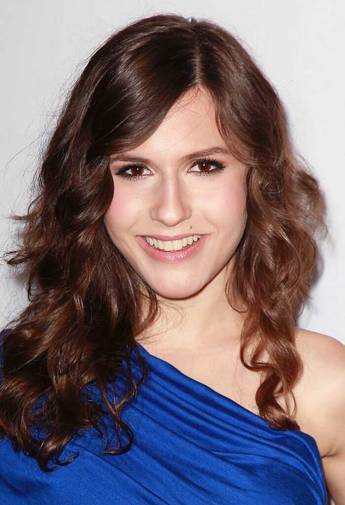 How old is Erin Sanders