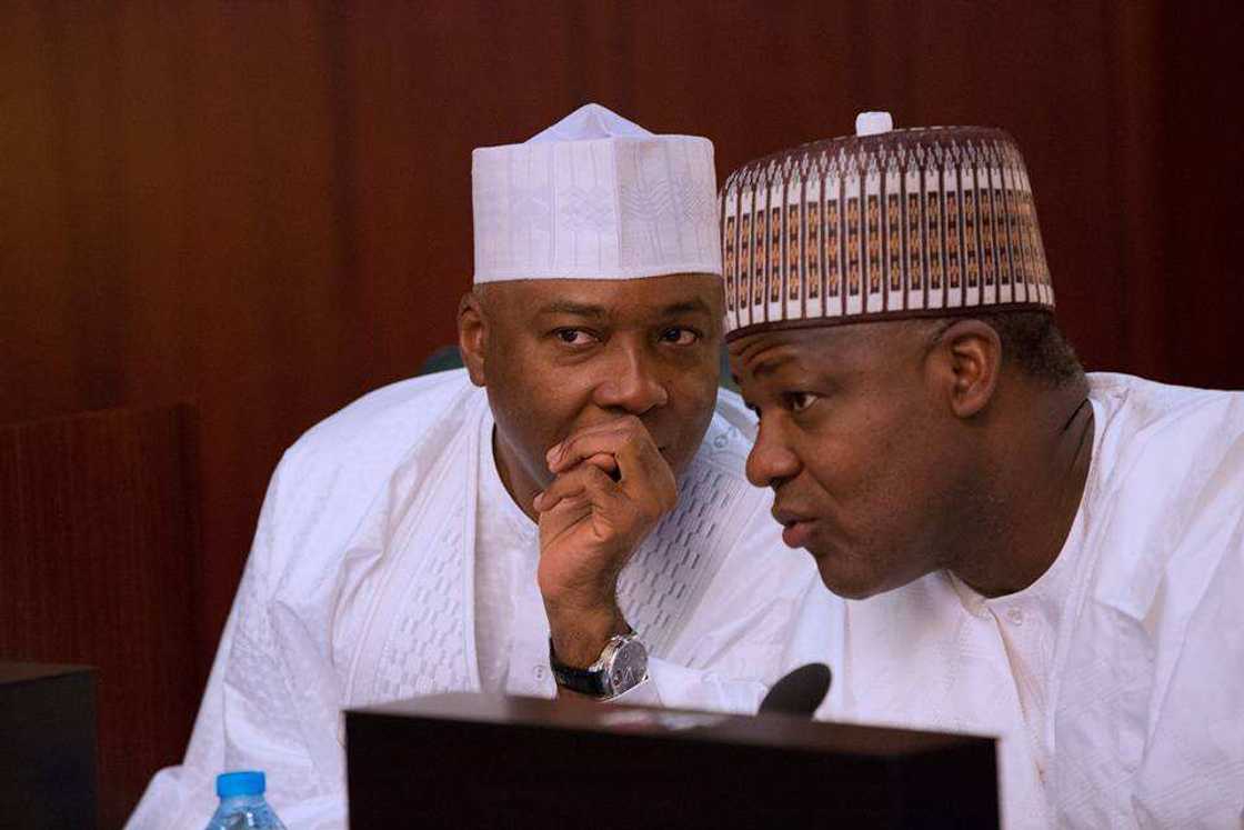Yan fadan Saraki da Dogara sun fara ja da baya yayinda wa’adin shugabancinsu ya zo karshe Yan fadan Saraki da Dogara sun fara ja da baya yayinda wa’adin shugabancinsu ya zo karshe