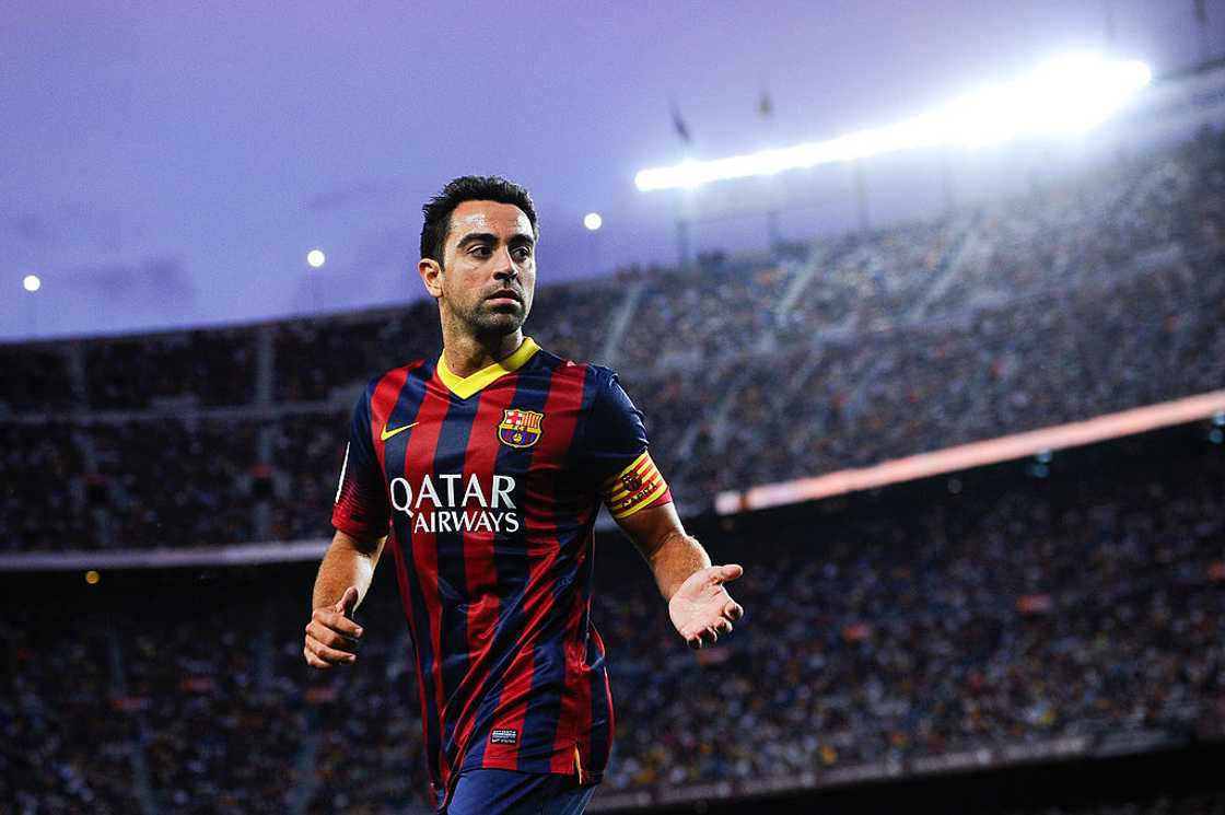 Xavi Hernández looks on during the La Liga match between FC Barcelona and Sevilla FC