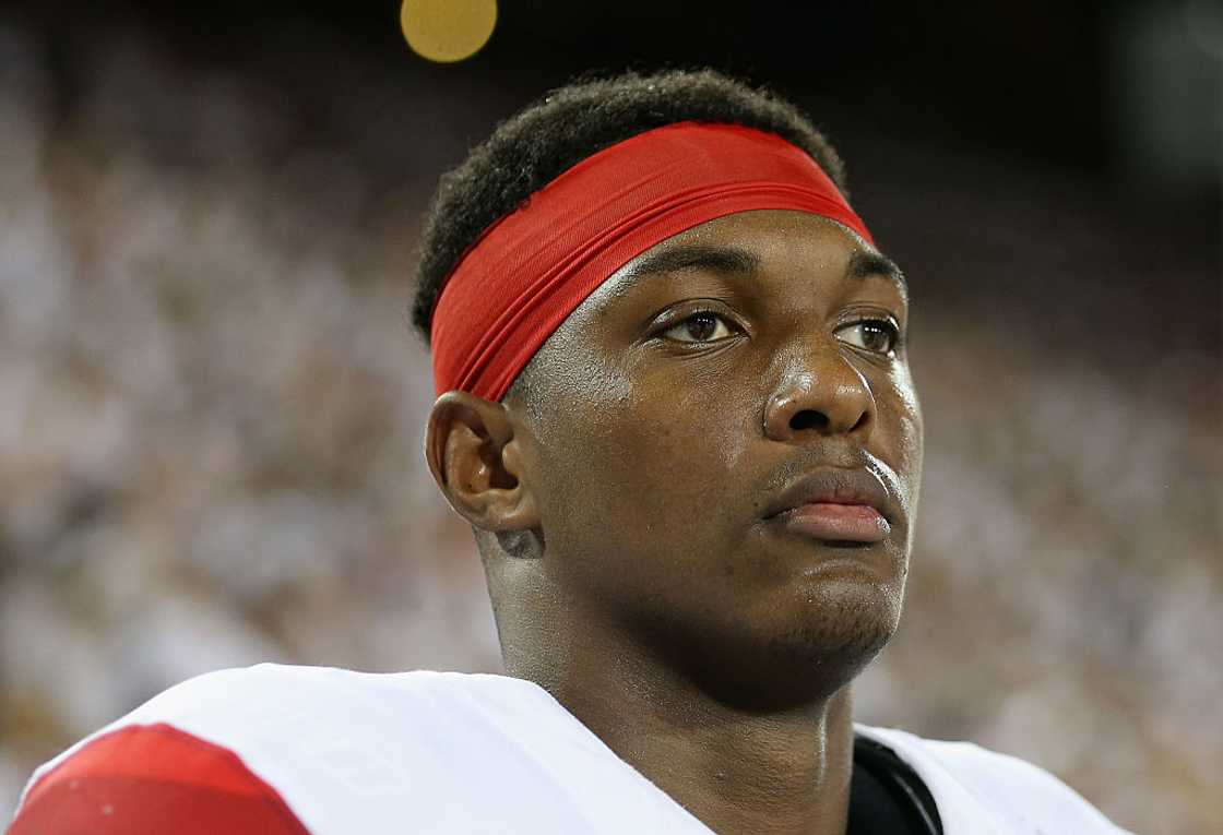 Caleb Jones on the sidelines during the college football game against the California Golden Bears