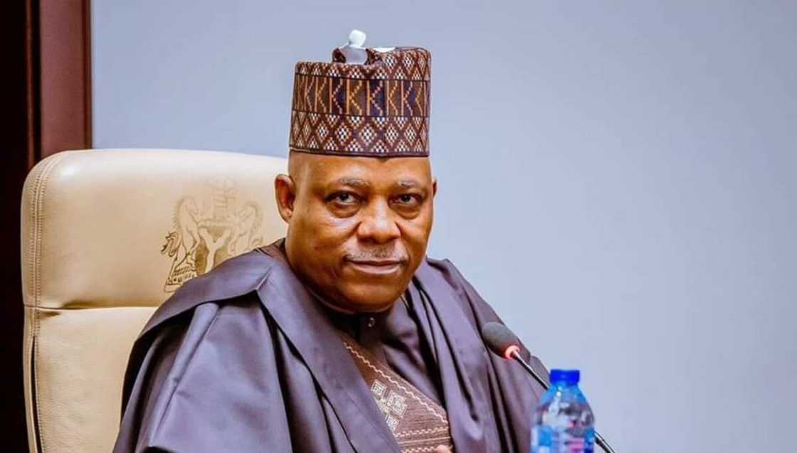 Shettima ya buƙaci masoyansa da kar su wallafa saƙon taya shi murna a jaridu Shettima ya buƙaci masoyansa da kar su wallafa saƙon taya shi murna a jaridu