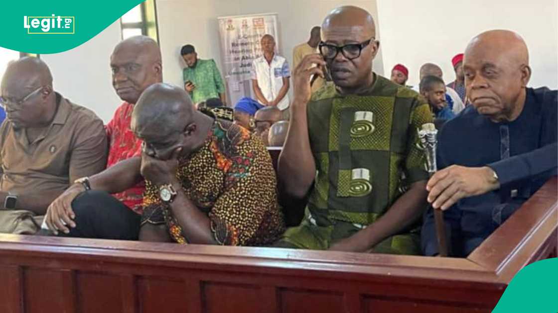 EFCC ta lissafa mutane 5 da gurfanar gaban kotu ciki har da tsohon gwamnan Abia EFCC ta lissafa mutane 5 da gurfanar gaban kotu ciki har da tsohon gwamnan Abia