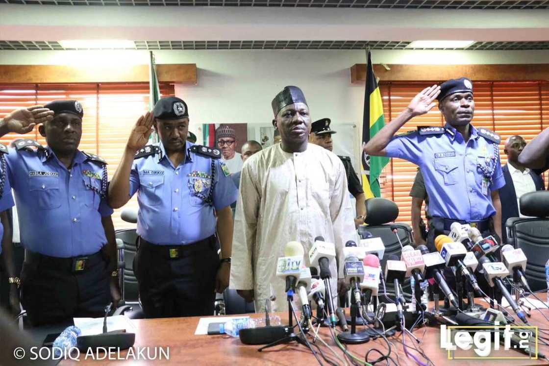 JUST IN: Ibrahim Idris officially hands over to IGP Adamu JUST IN: Ibrahim Idris officially hands over to IGP Adamu