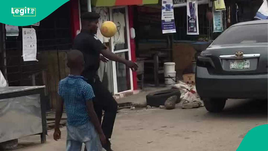 Nigeria, Police, Nigerian Police, football skills, Nigerian football Nigeria, Police, Nigerian Police, football skills, Nigerian football
