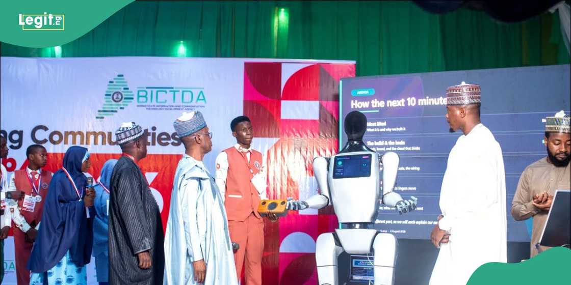 Officials from BICTDA and Maxzeeton Technology attended the unveiling of the teaching robot.