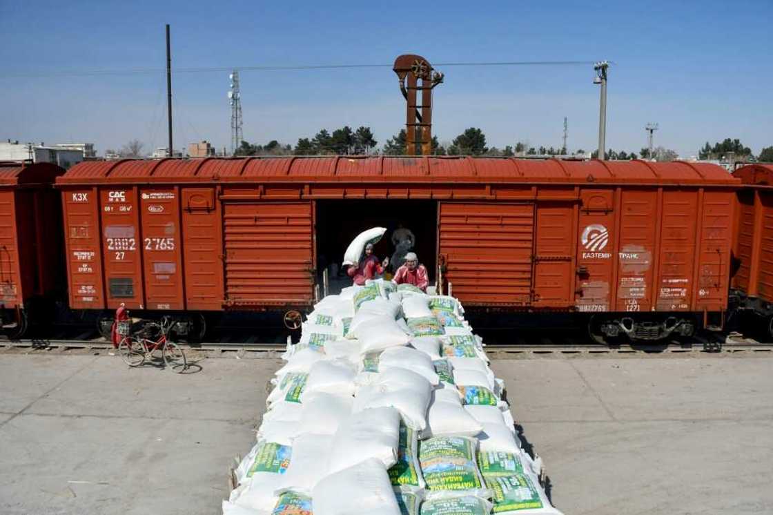 Railway transport is the fastest and cheapest means of transporting goods