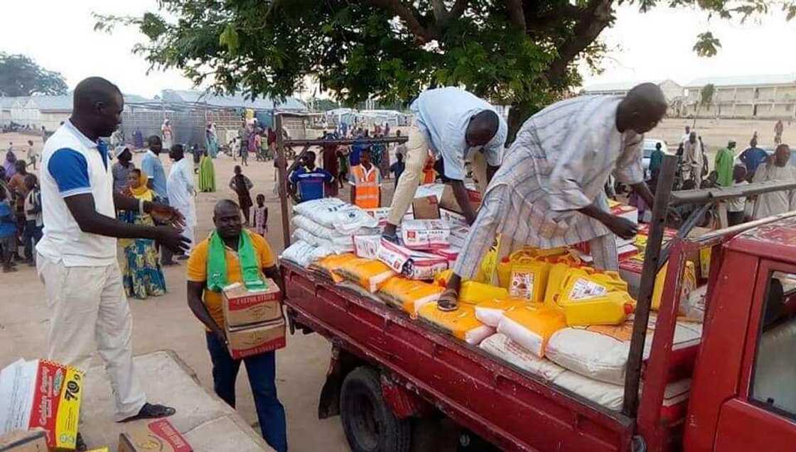 Atiku Abubakar yayiwa 'yan gudun hijirar Zamfara kyautar ban mamaki Atiku Abubakar yayiwa 'yan gudun hijirar Zamfara kyautar ban mamaki