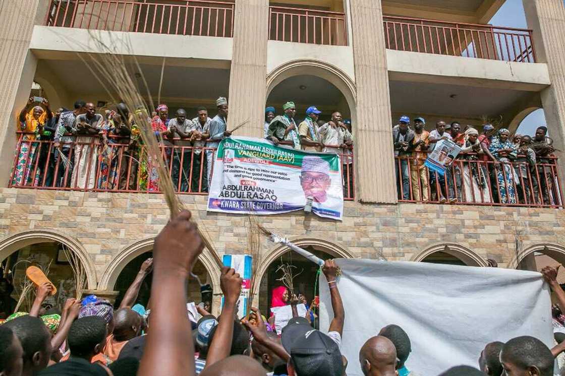 An yi ‘yar rigima a tsakanin Magoya-bayan APC da PDP a fadar Sarkin Ilorin An yi ‘yar rigima a tsakanin Magoya-bayan APC da PDP a fadar Sarkin Ilorin