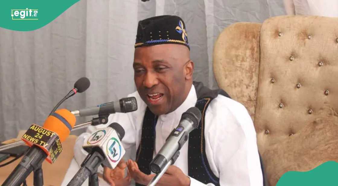 Fasto ya hango matsalolin da ke hana tattalin arziki habaka Fasto ya hango matsalolin da ke hana tattalin arziki habaka