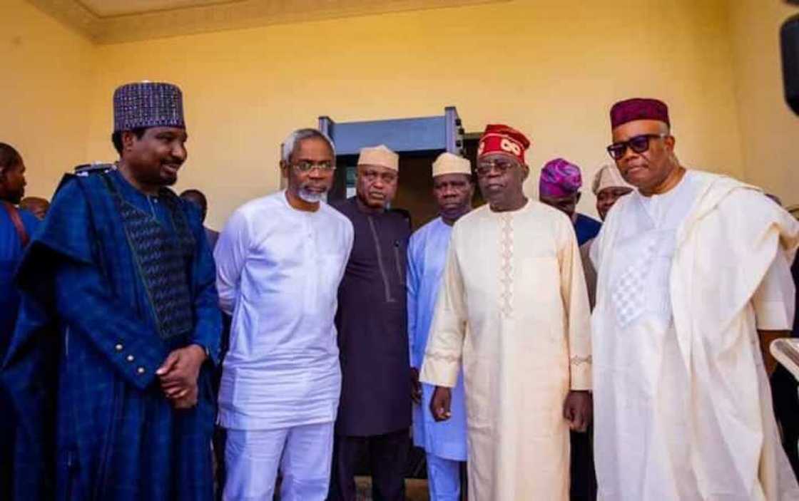 Tsaffin 'yan majalisar APC sun goyawa Akpabio da Barau baya Tsaffin 'yan majalisar APC sun goyawa Akpabio da Barau baya