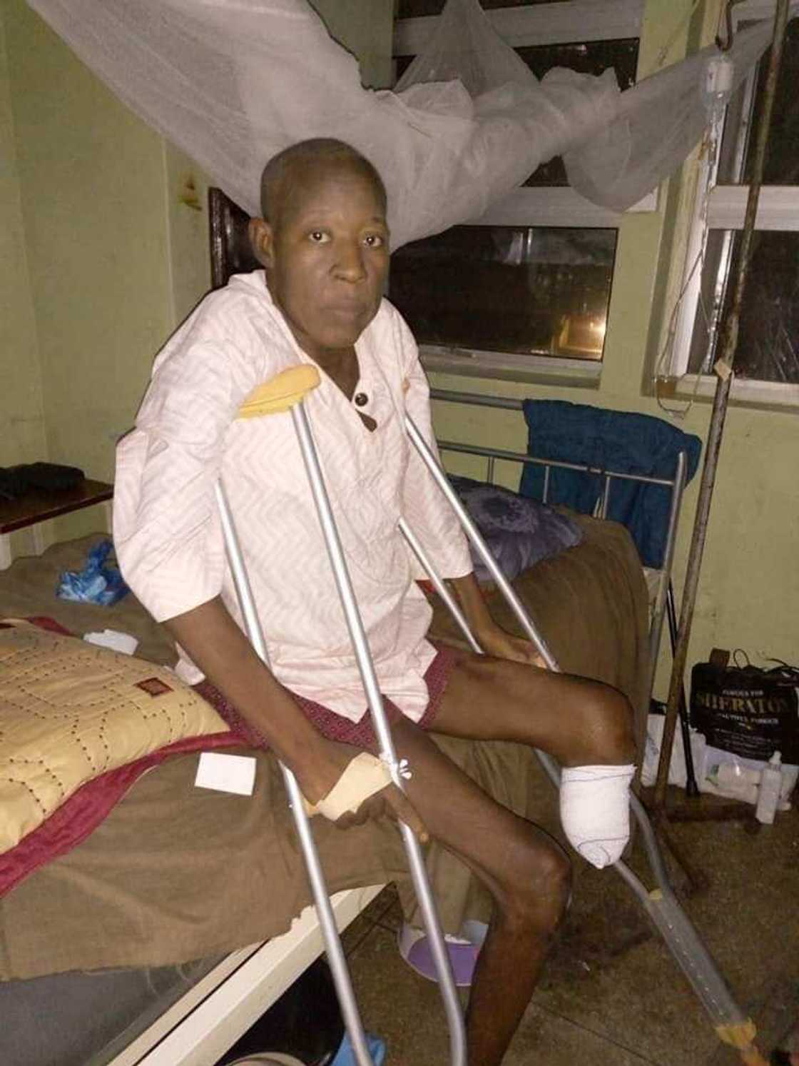 Rashin lafiya: An yanke wa fitaccen jarumin fina-finan Hausa kafa daya (Hotuna) Rashin lafiya: An yanke wa fitaccen jarumin fina-finan Hausa kafa daya (Hotuna)