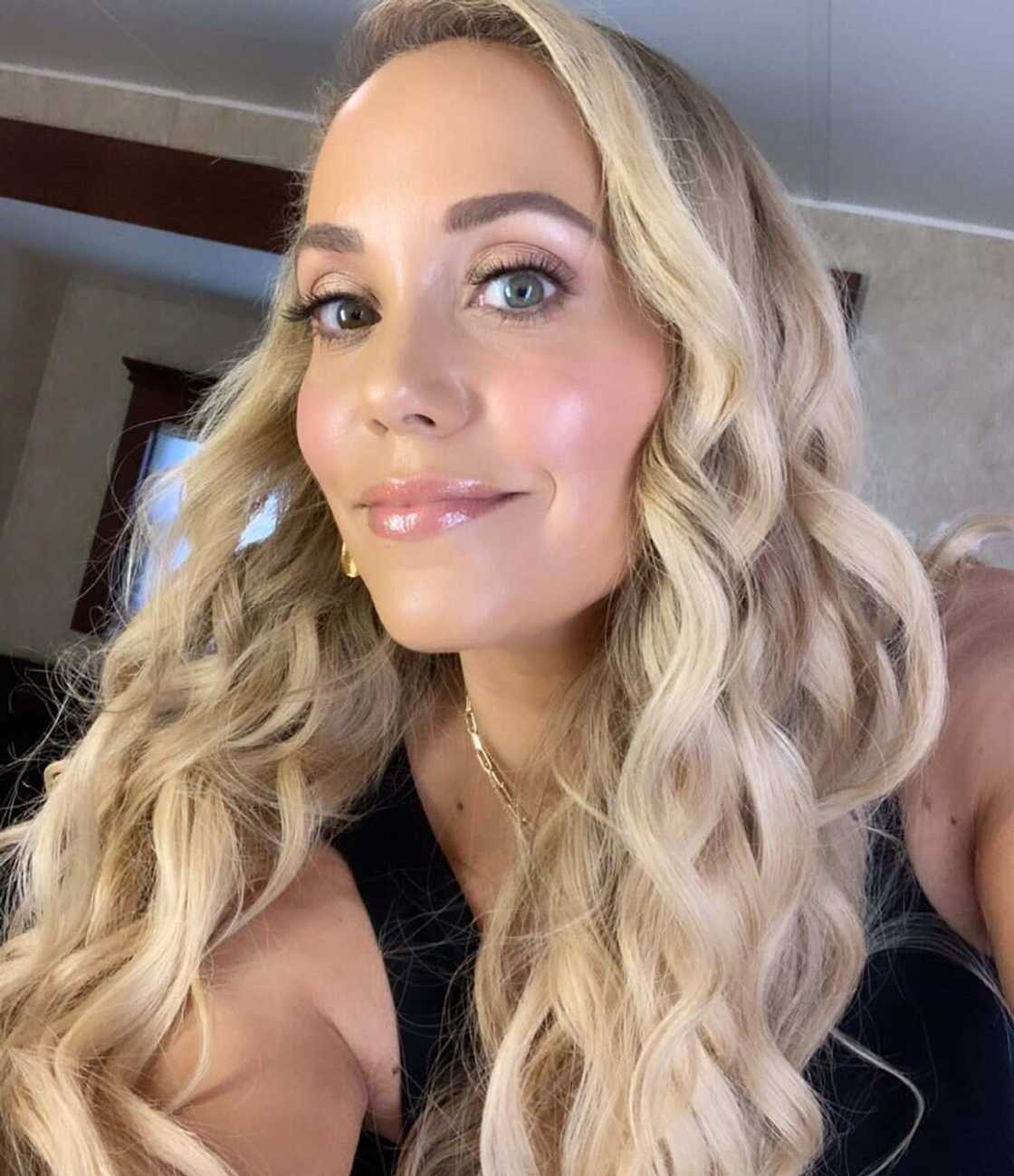 Elizabeth Berkley hot Elizabeth Berkley hot