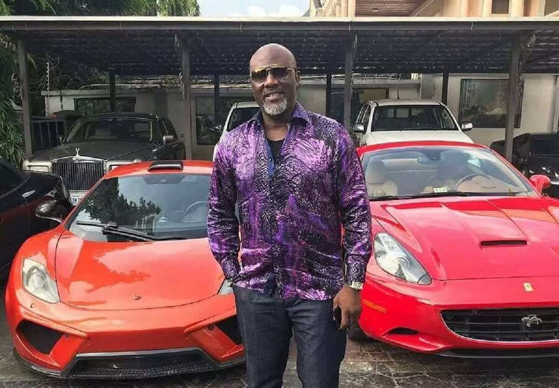 Jama’a su ka hana wasu ‘Yan iska da aka yi haya kona mani gida – Dino Melaye Jama’a su ka hana wasu ‘Yan iska da aka yi haya kona mani gida – Dino Melaye