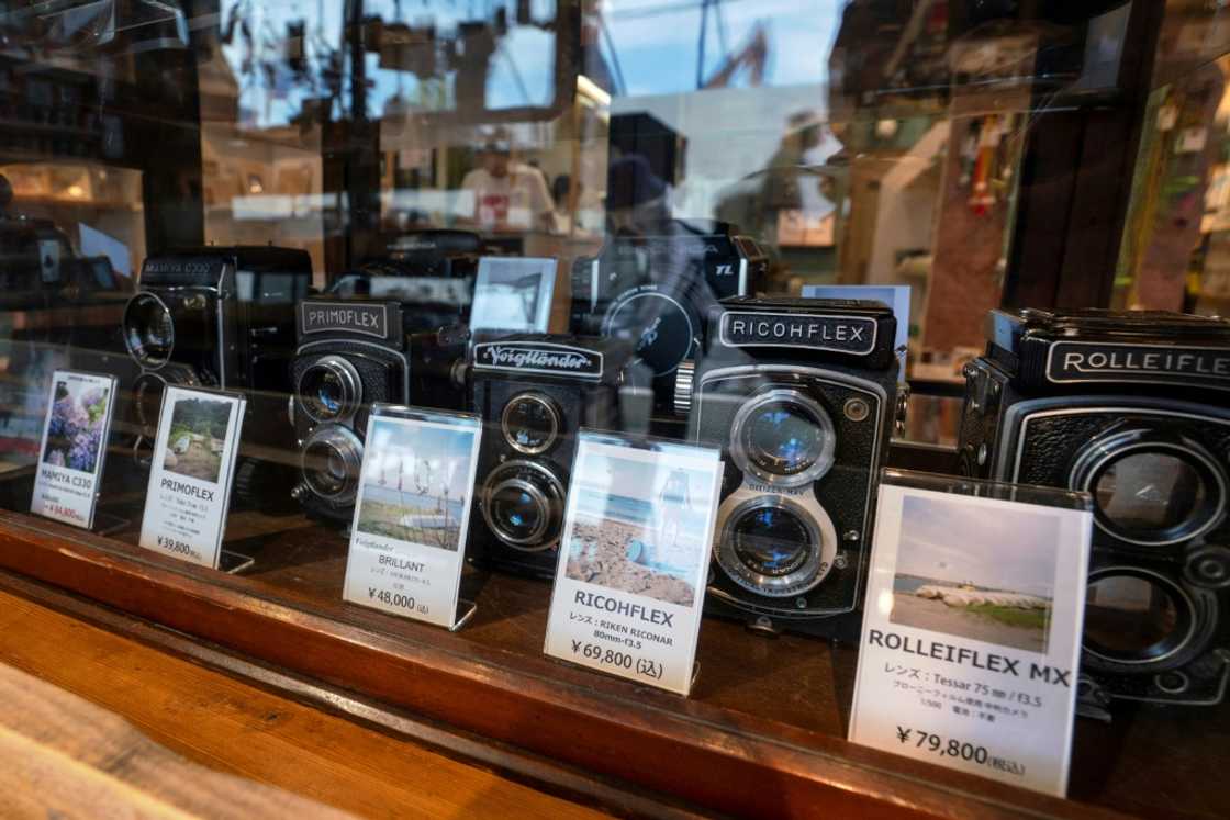 Countless camera sellers in Japan's big cities have since stepped up to fill the analogue camera void, refurbishing old models for a new generation of film enthusiasts Countless camera sellers in Japan's big cities have since stepped up to fill the analogue camera void, refurbishing old models for a new generation of film enthusiasts