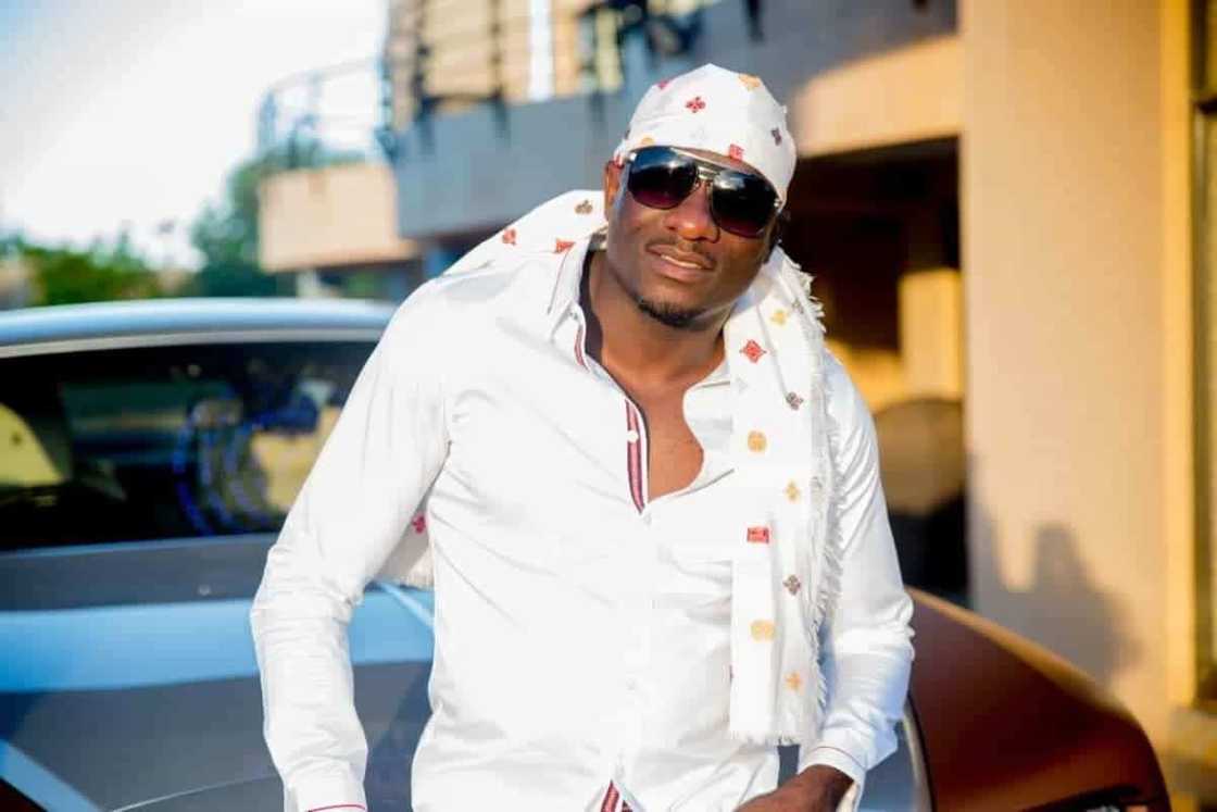 Za a binne wani hamshaƙin attajirin Zimbabwe tare da sunƙin daloli Za a binne wani hamshaƙin attajirin Zimbabwe tare da sunƙin daloli