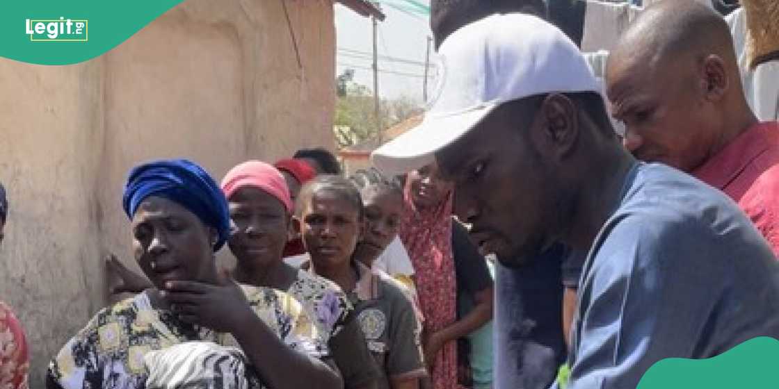 Abuja community gets supplies from NGO