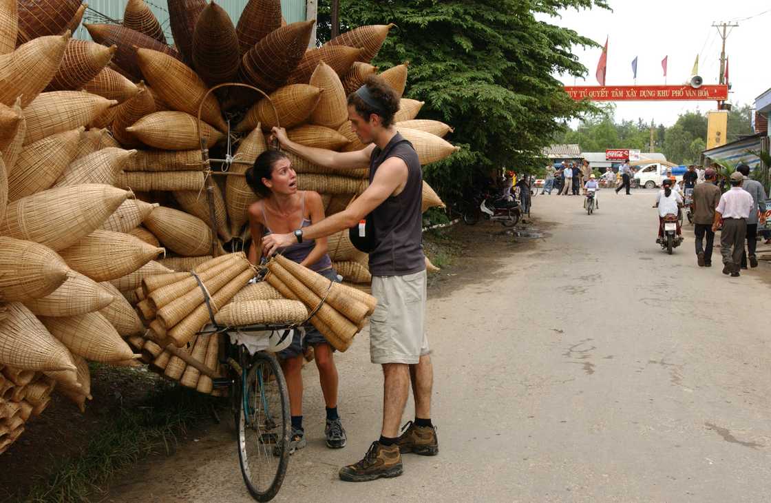 Flo Pesenti and Zach Behr in Vietnam during The Amazing Race 3 Flo Pesenti and Zach Behr in Vietnam during The Amazing Race 3