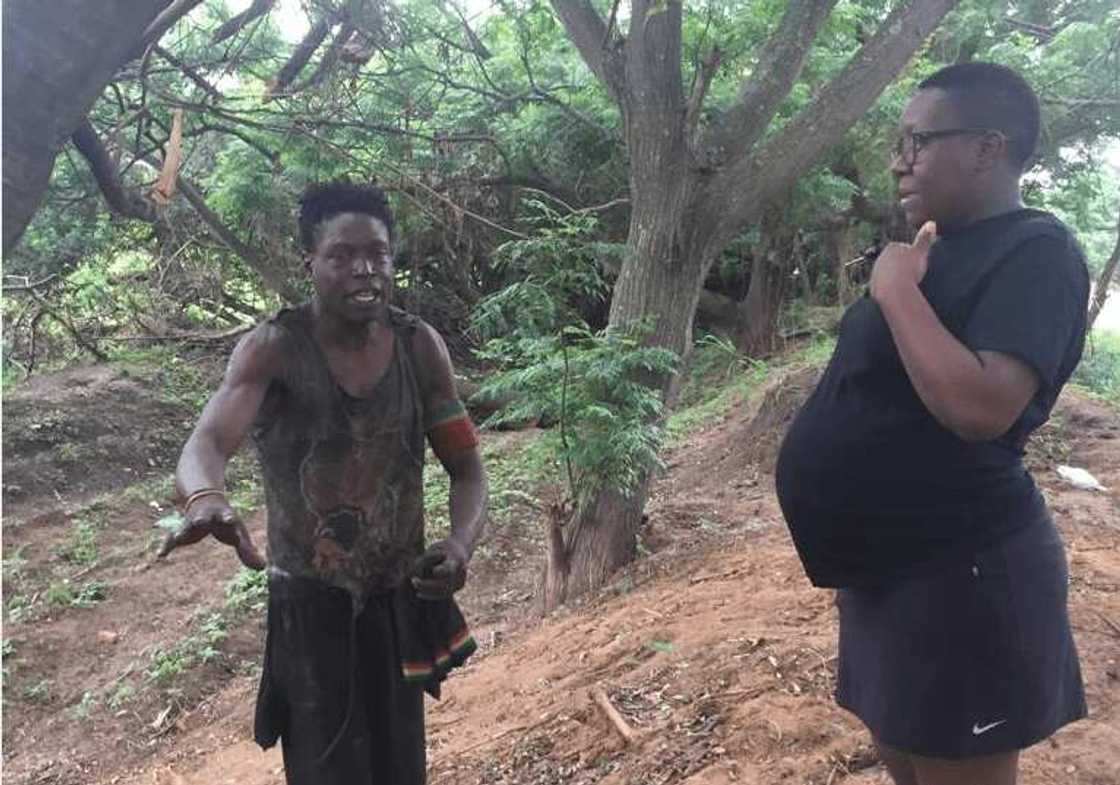 Mutumin da aka shekara 12 ana nema, an gano shi a kungurmin daji ya gina gida yana zaune abin shi Mutumin da aka shekara 12 ana nema, an gano shi a kungurmin daji ya gina gida yana zaune abin shi