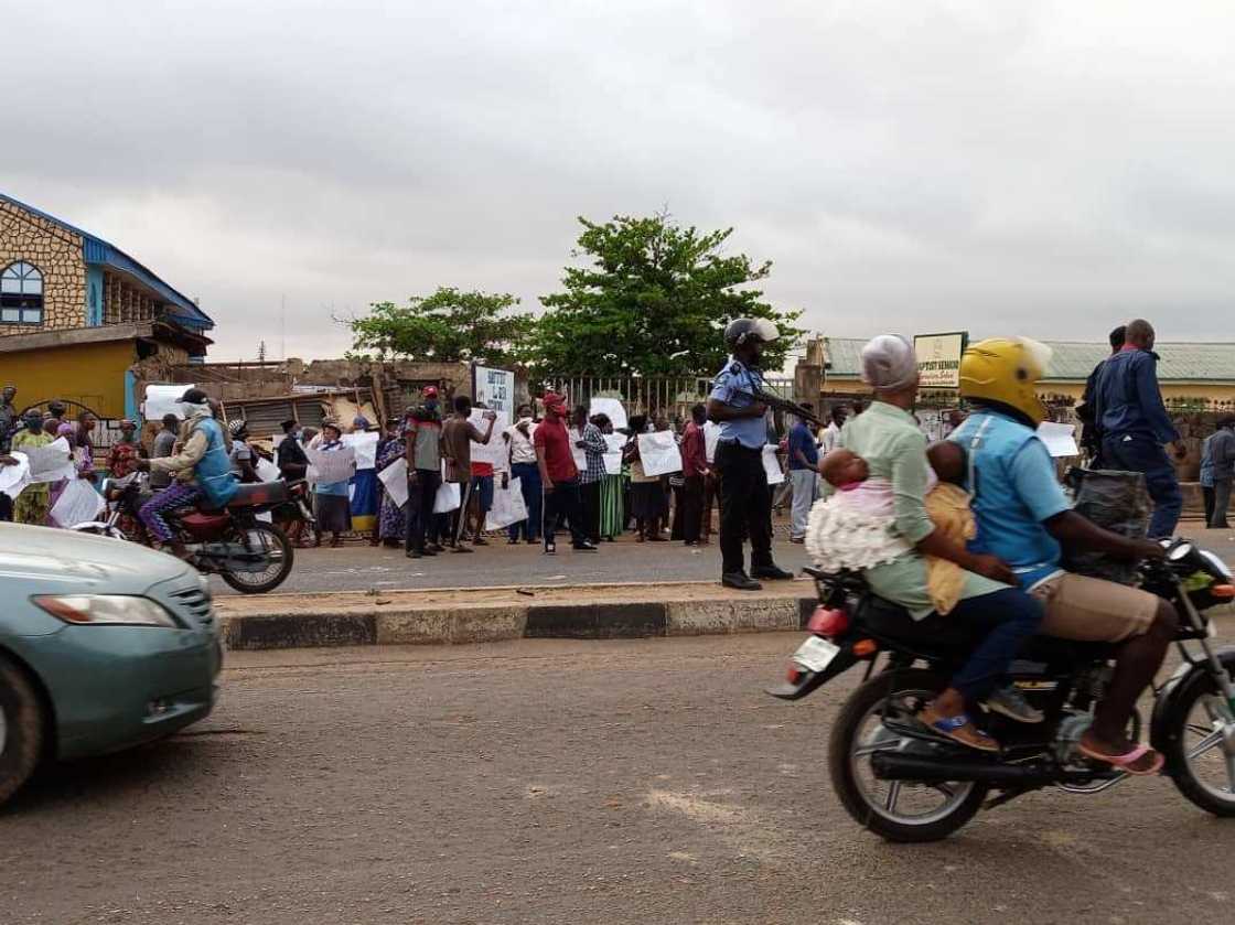 Mutum 1 ya mutu Mutum 1 ya mutu