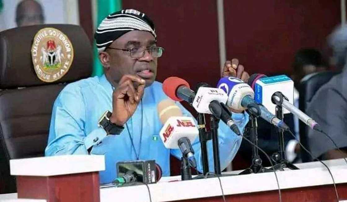 'Yan bindiga sun yi ajalin mutum 1 tare da raunata wasu 2 yayin harin motar bas a Benue 'Yan bindiga sun yi ajalin mutum 1 tare da raunata wasu 2 yayin harin motar bas a Benue